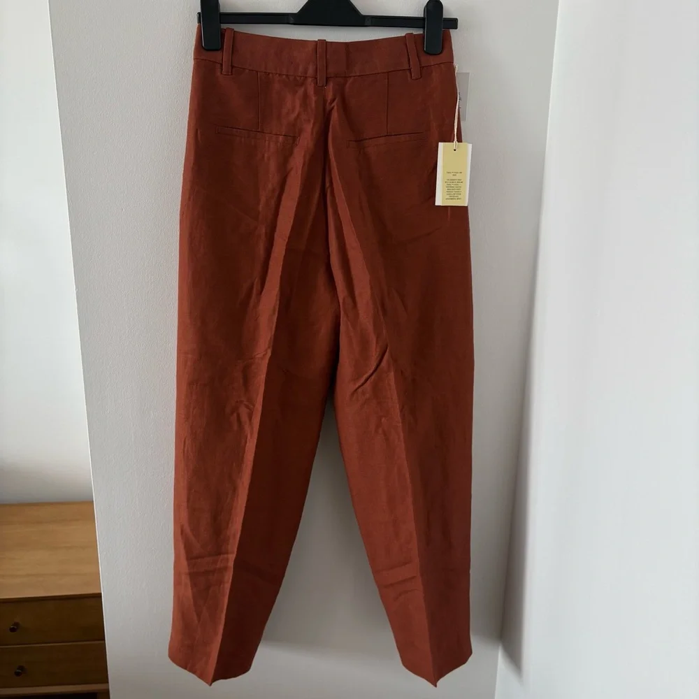 Aritzia Wilfred Carrot Linen High‎ Waisted Pants In Anise Brown Color Size 8 NWT